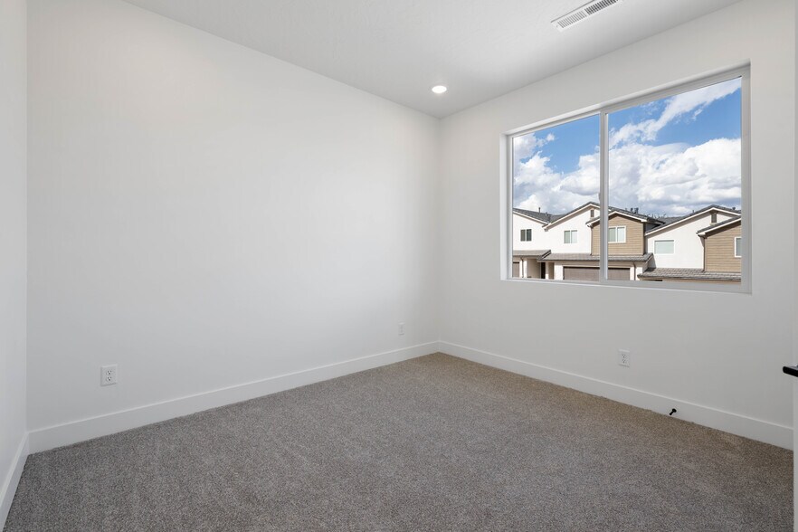 More Photos Of 1935 W 250 S, Hurricane Apartments For Sale