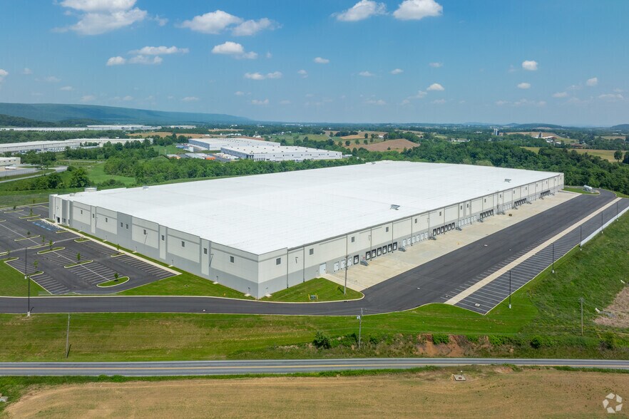 More Photos Of 200 Central Blvd, Myerstown Warehouse For Lease