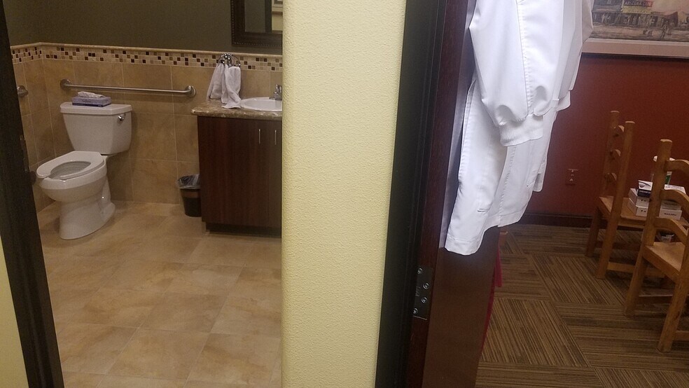 More Photos Of 7884 W Sahara Ave, Las Vegas Medical For Sale