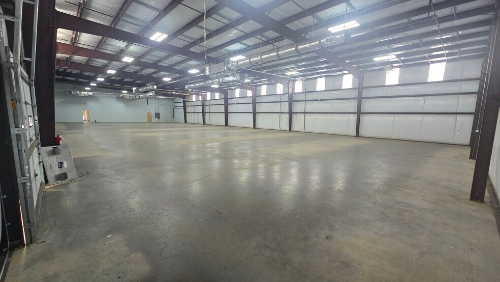 More Photos Of 129 Oakpark Dr, Mooresville Light Manufacturing For Lease