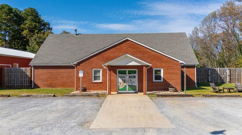 More Photos Of 273 Riverbend Rd, Altavista Showroom For Sale