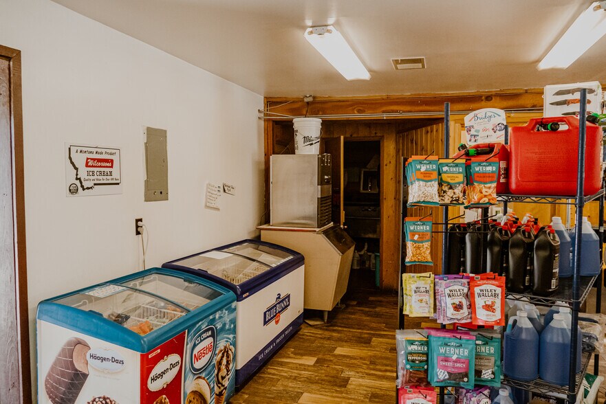 More Photos Of 325 S Main St, Twin Bridges Service Station For Sale