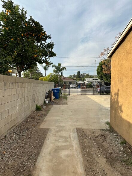 More Photos Of 12422 Bromwich St, Pacoima Land For Lease
