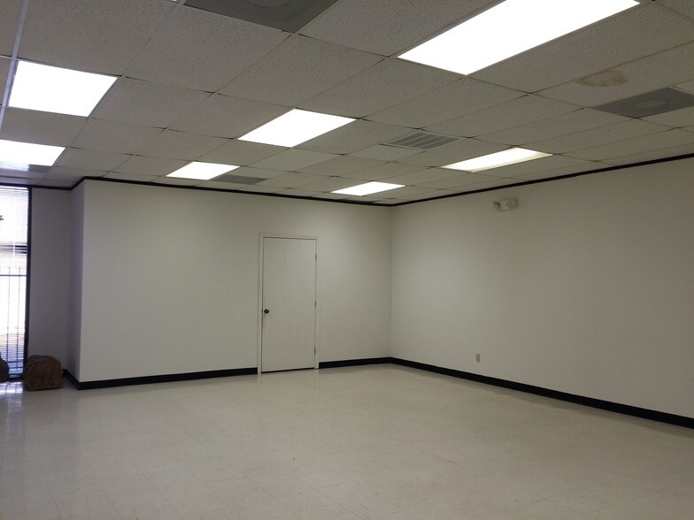 More Photos Of 5855 Sovereign Dr, Houston Office For Lease