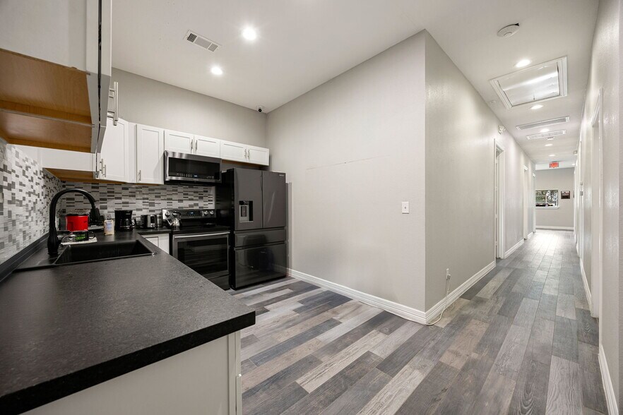 More Photos Of 15720 Garrett Rd, Houston Industrial For Sale