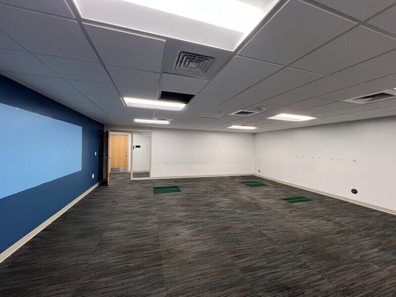 More Photos Of 4300 Centerview, San Antonio Office For Sale