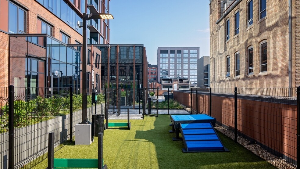 More Photos Of 161 N May St, Chicago Apartments For Lease