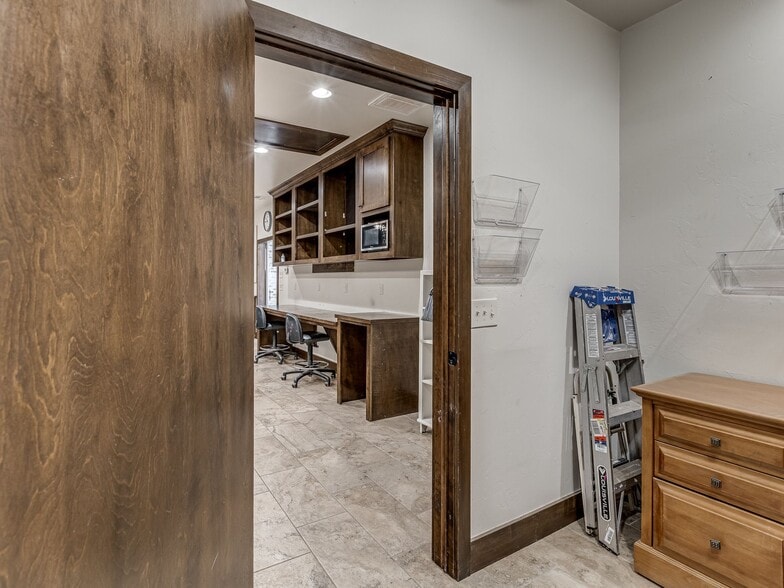 More Photos Of 113 E Broadway, Blanchard Storefront For Sale