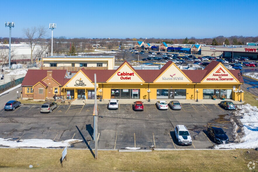 More Photos Of 1307-1313 E Rand Rd, Arlington Heights Freestanding For Lease