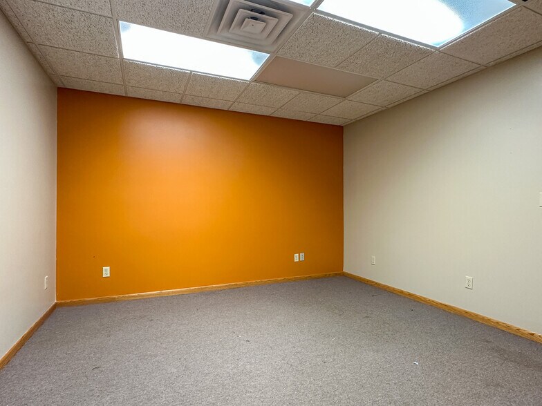More Photos Of 233 S 8th St, Medford Office For Sale