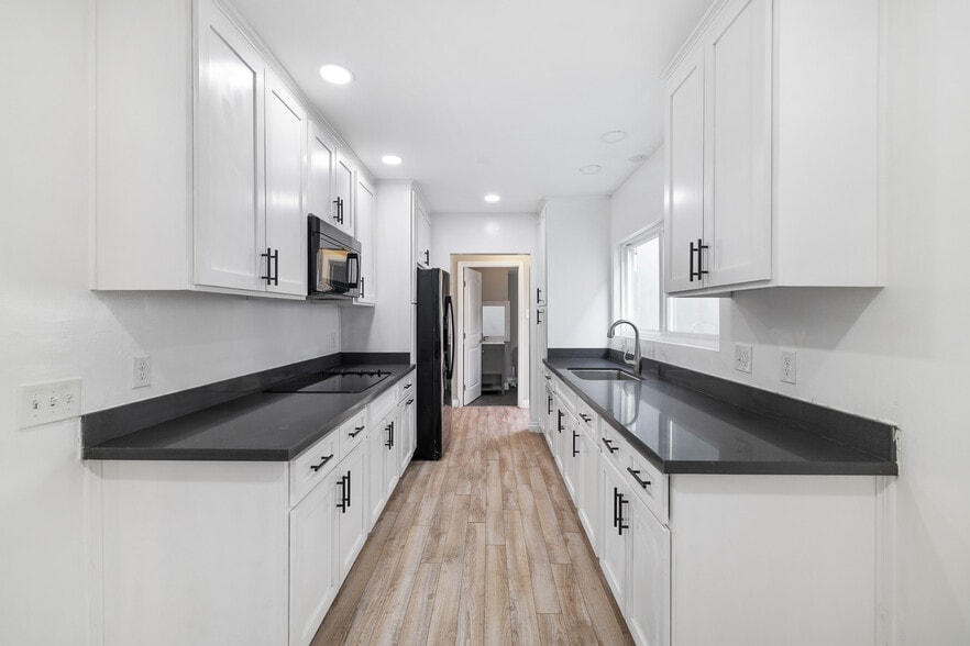 More Photos Of 5709 E Beverly Blvd, Los Angeles Office Residential For Sale