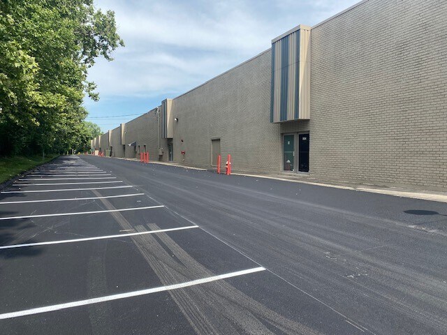 More Photos Of 990-1030 Freeway Dr N, Columbus Warehouse For Lease