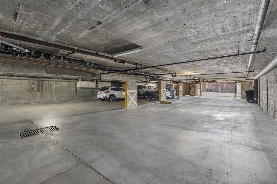 More Photos Of 909 N San Vicente Blvd, West Hollywood Apartments For Sale