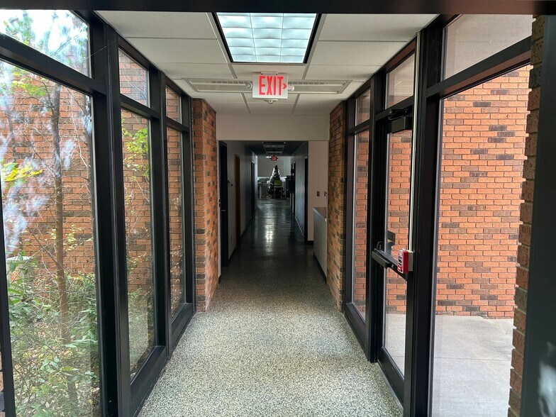 More Photos Of 621 W Russell St, Sioux Falls Office For Lease
