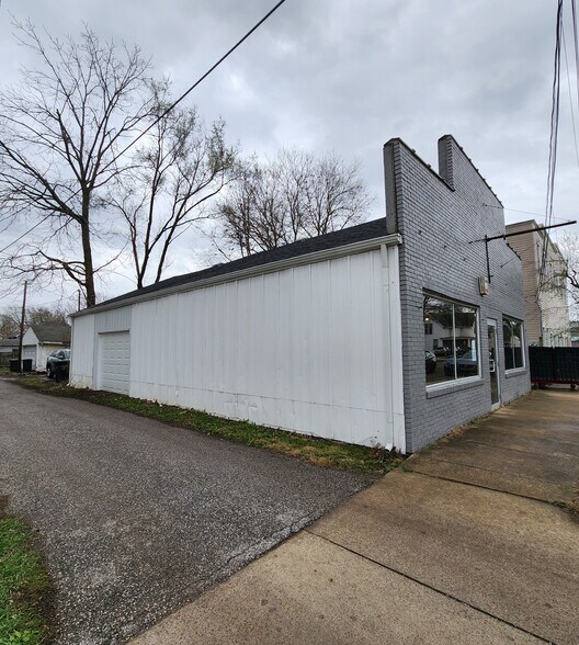 More Photos Of 1411 N 14th St, Lafayette Freestanding For Sale