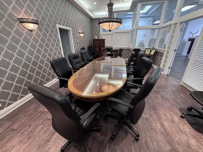 More Photos Of 2030 Bee Ridge Rd, Sarasota Office Residential For Sale