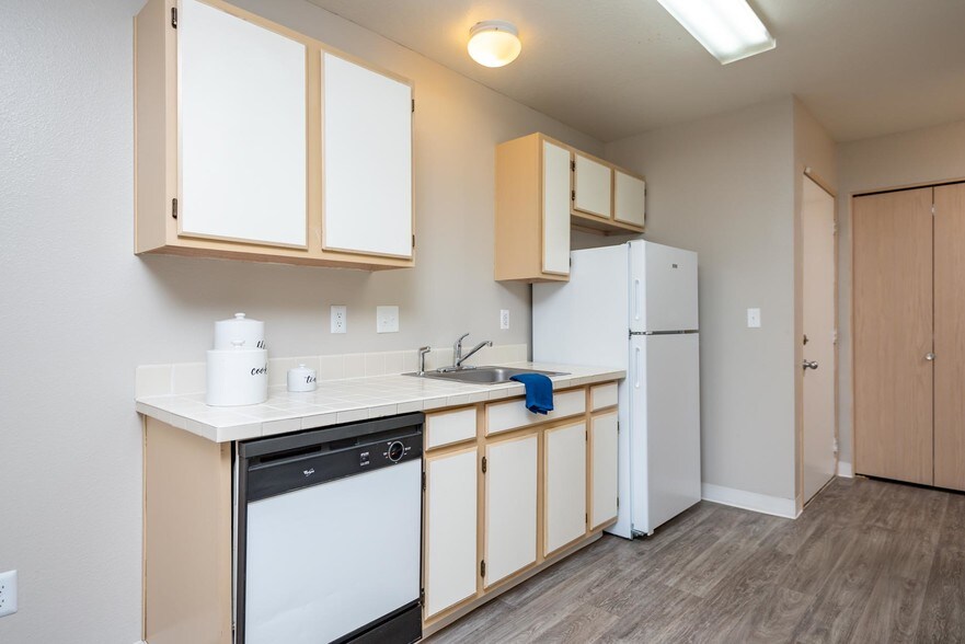 More Photos Of 805 NE Kane Dr, Gresham Apartments For Sale