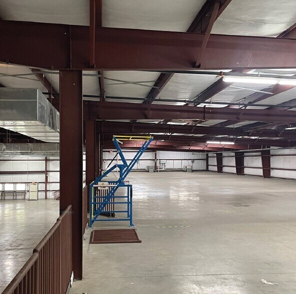 More Photos Of 8801 Corporate Square Ct, Jacksonville Warehouse For Lease