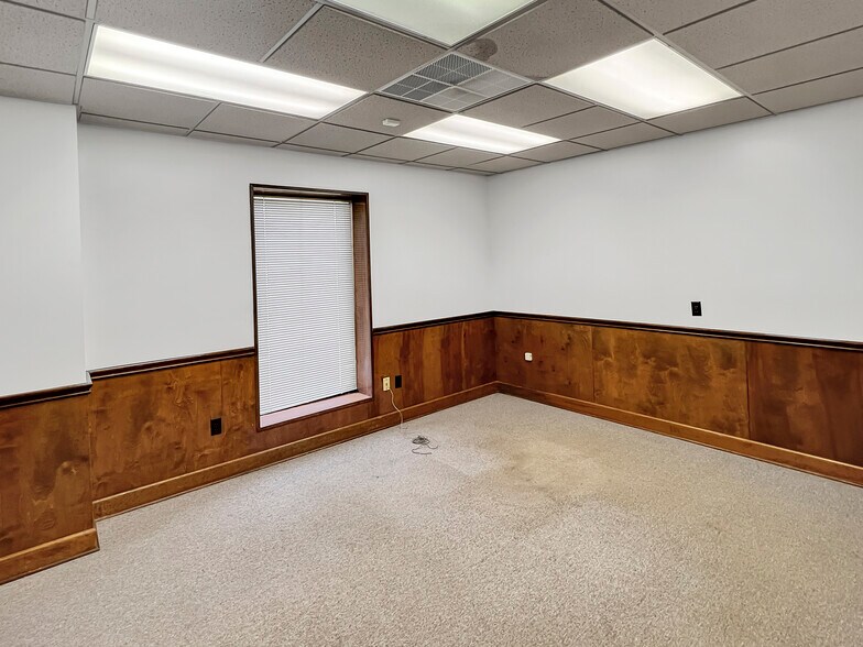 More Photos Of 1831 James I Harrison Jr Pky E, Tuscaloosa Light Manufacturing For Lease