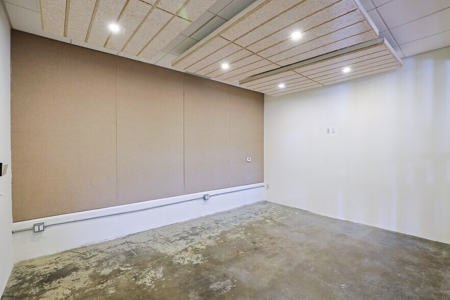 More Photos Of 350-360 Sunset Ave, Venice Warehouse For Lease