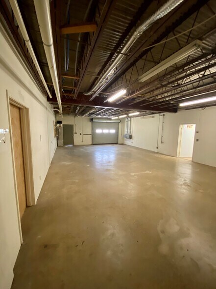 More Photos Of 2142-2150 Berkmar Dr, Charlottesville Showroom For Lease