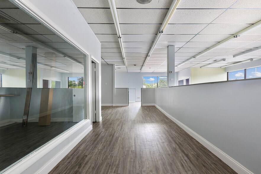 More Photos Of 3333 W 159th St, Markham General Retail For Lease