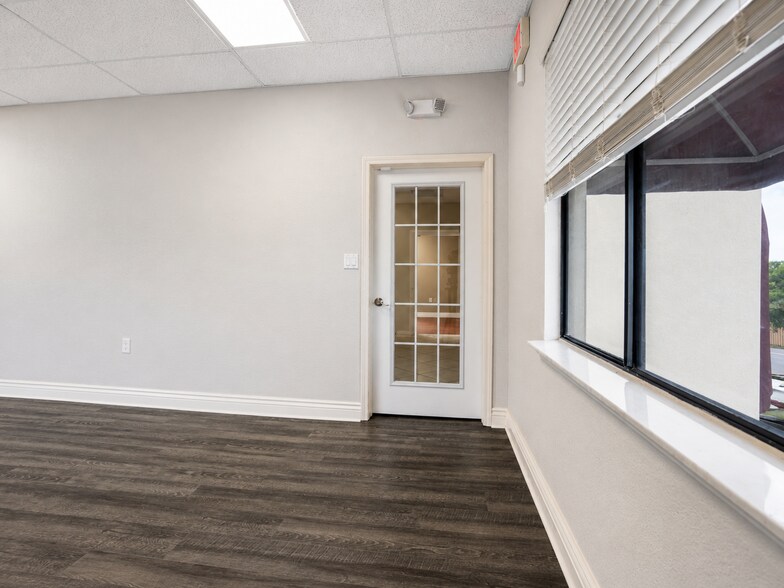 More Photos Of 9042-9108 US Highway 19, Port Richey Office For Lease