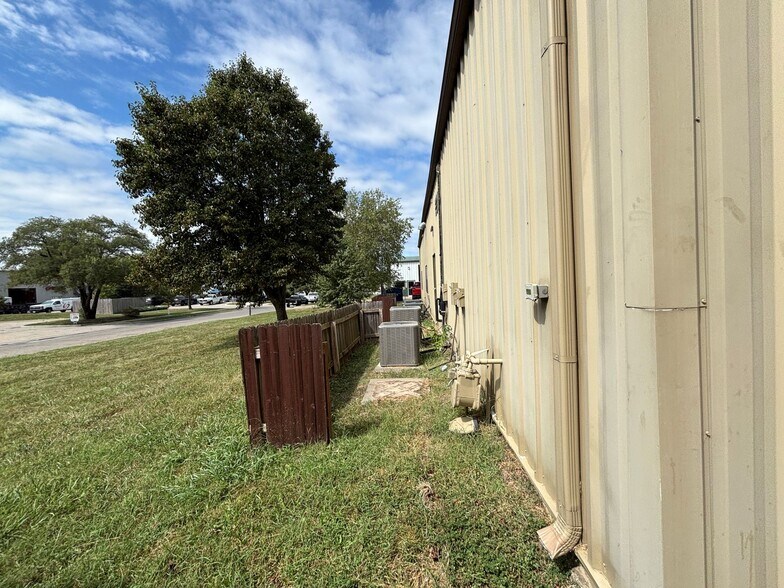 More Photos Of 2415 Ponderosa Dr, Lawrence Warehouse For Lease