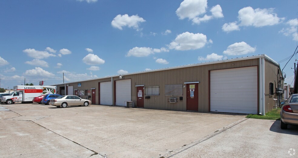 More Photos Of 13329 Veterans Memorial Dr, Houston Warehouse For Lease