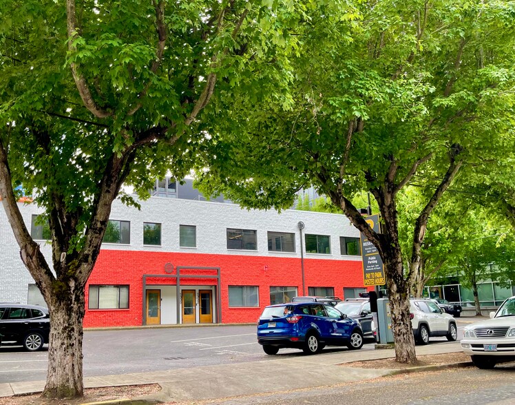 More Photos Of 1328-1332 NW Kearney St, Portland Loft Creative Space For Lease