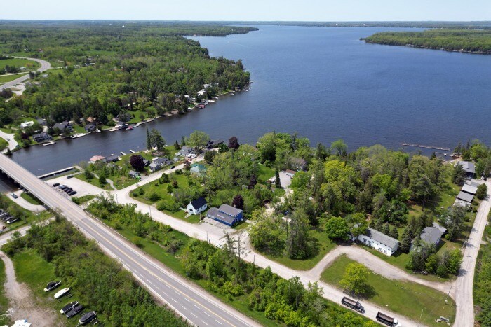 More Photos Of 9 Bridge St, Kawartha Lakes General Retail For Sale