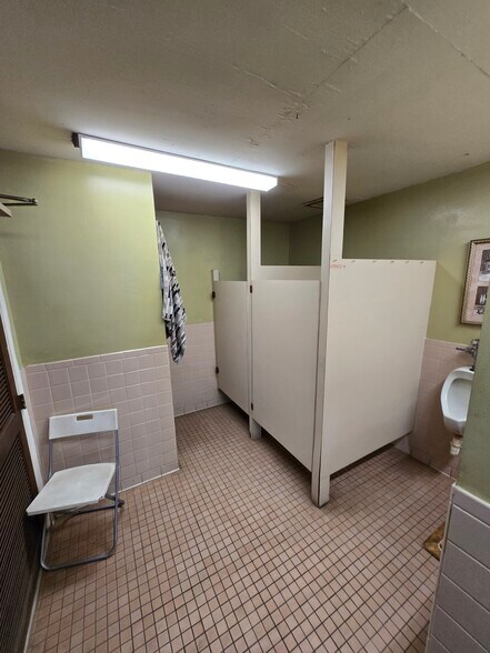 More Photos Of 121 Brooklyn Ave, Anderson Warehouse For Sale