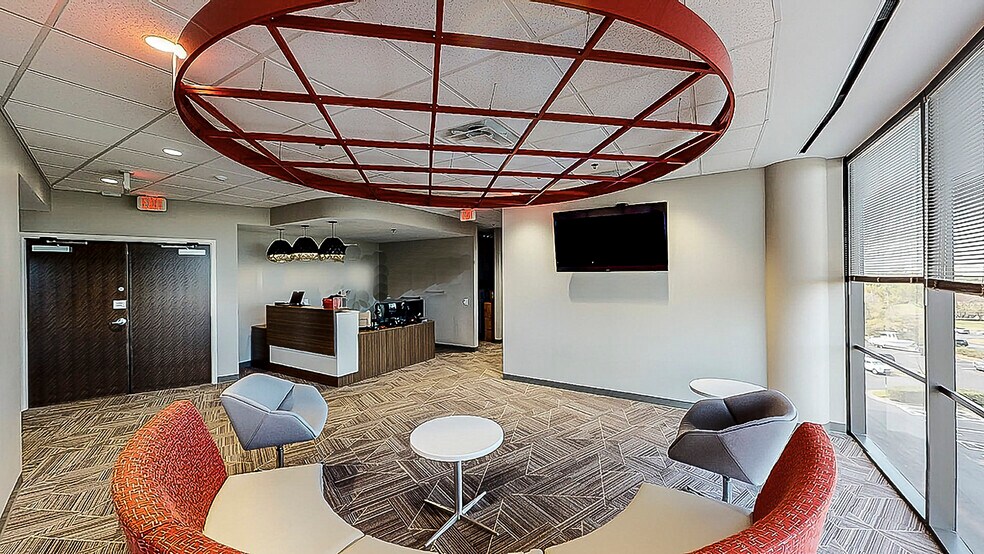 More Photos Of 5950 Hazeltine National Dr, Orlando Office For Lease