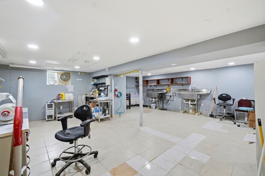 More Photos Of 9510 Lanham Severn Rd, Lanham Office For Sale