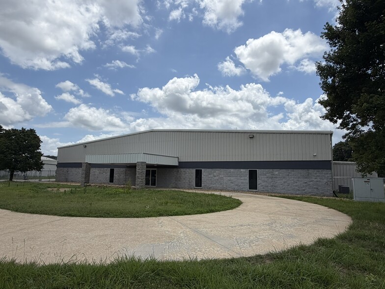 More Photos Of 214 Industrial Park Dr, Soddy-Daisy Manufacturing For Lease