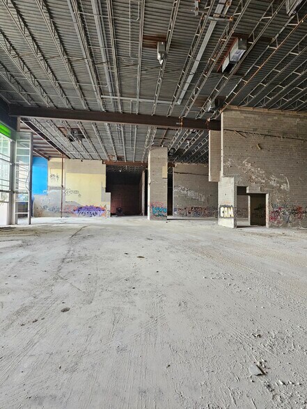 More Photos Of 15900 Yorktown Crossing Pky, Houston Movie Theatre For Lease