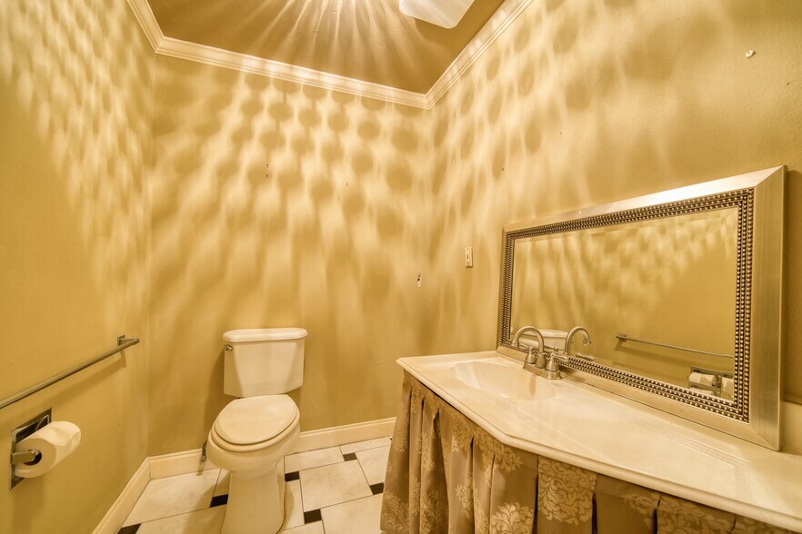 More Photos Of 2805 Center St, Deer Park Storefront Retail Office For Sale