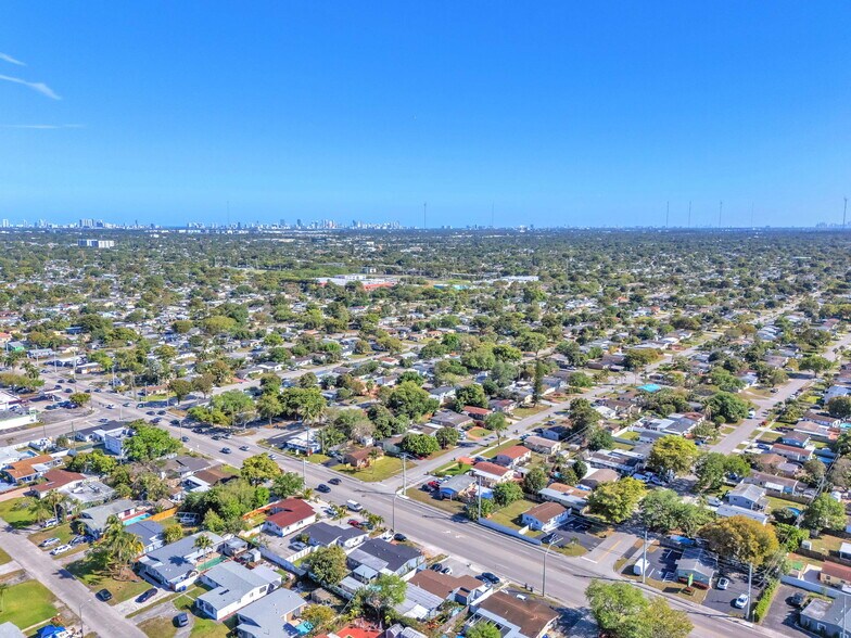 More Photos Of 7151 Taft St, Hollywood Office Residential For Sale