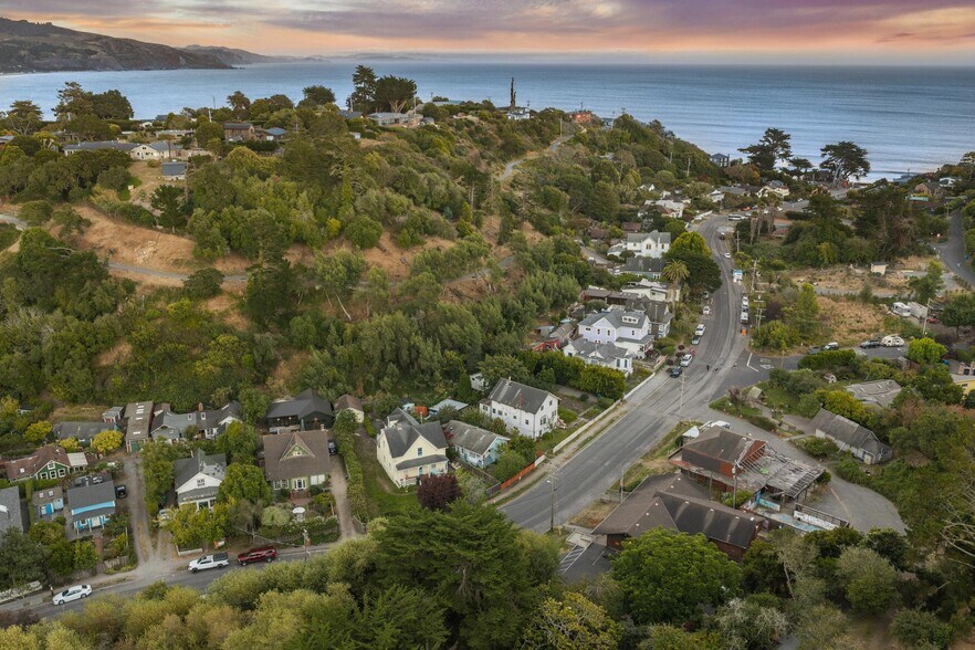 More Photos Of 16-22 Brighton Avenue, Bolinas General Retail For Sale