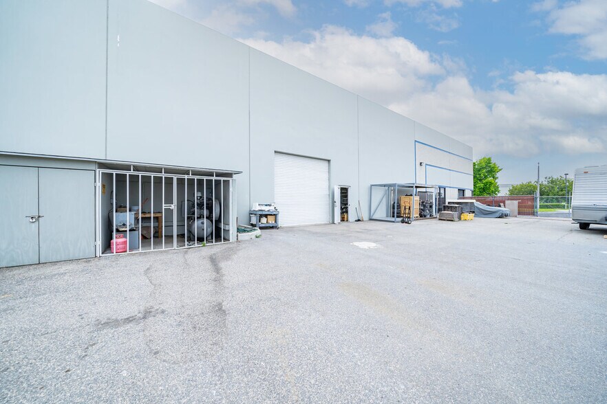 More Photos Of 231 W Blueridge Ave, Orange Manufacturing For Sale