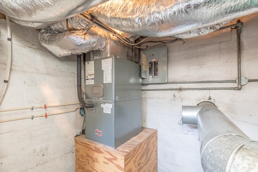 More Photos Of 131 Copenhaver St, Marion Shelter For Sale