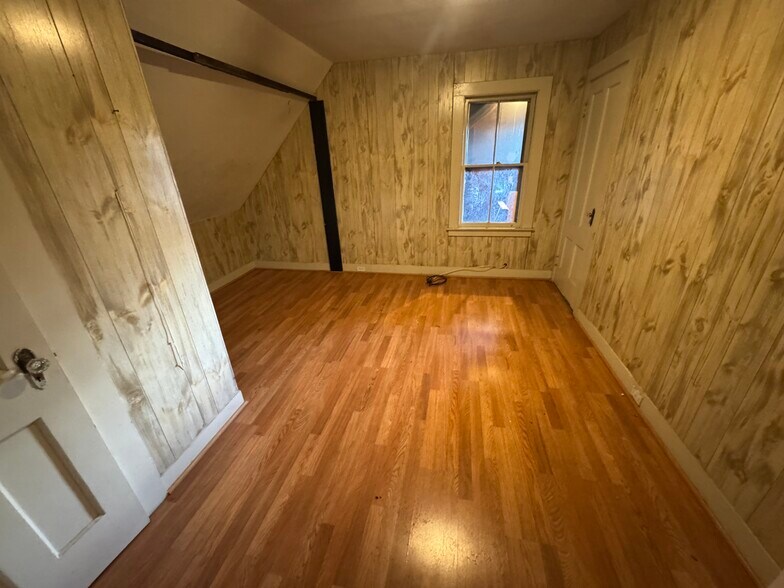 More Photos Of 74 Holmes Ave, Waterbury Storefront Retail Residential For Sale