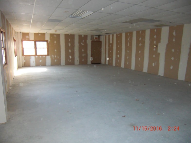 More Photos Of 696 Amity Rd, Bethany General Retail For Lease