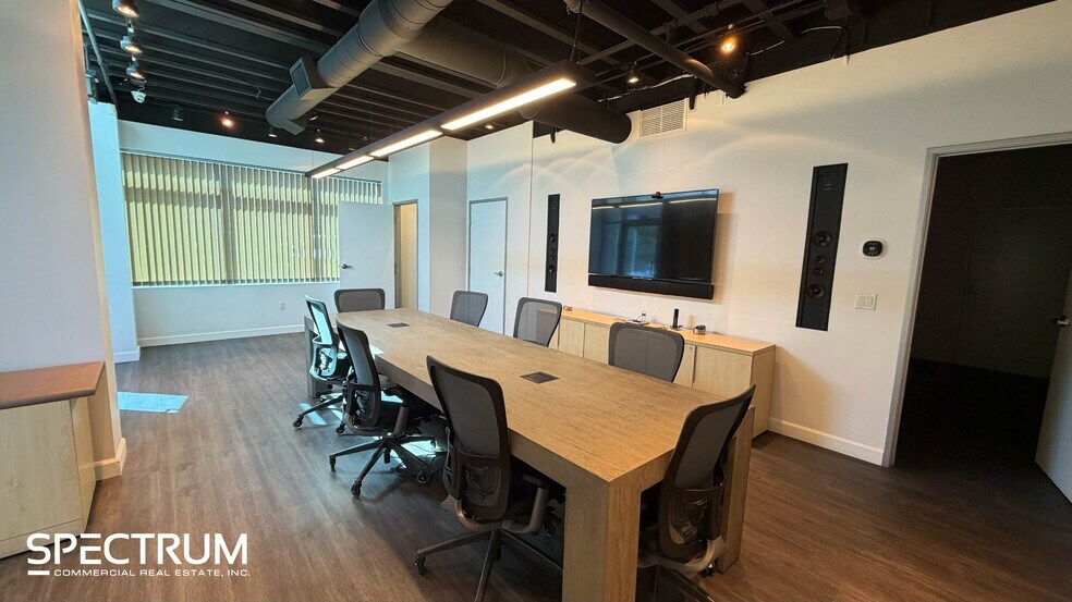 More Photos Of 28486 Constellation Rd, Valencia Warehouse For Lease