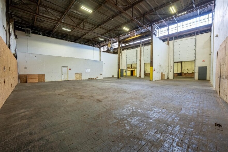 More Photos Of 91 Pinevale St, Springfield Warehouse For Lease
