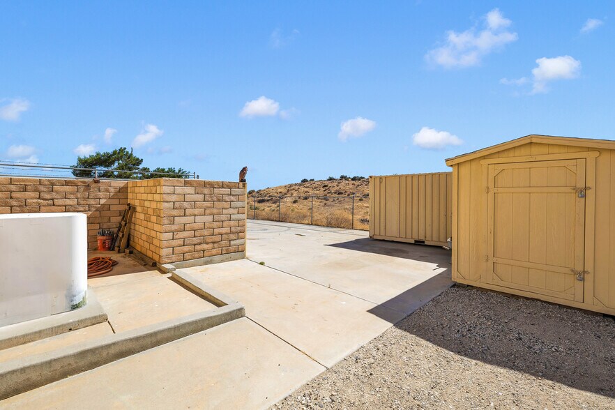 More Photos Of 2660 Pearblossom Hwy, Palmdale Office Residential For Sale