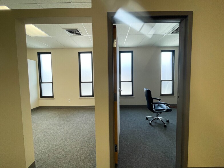 More Photos Of 6252 N Lincoln Ave, Chicago Office For Lease