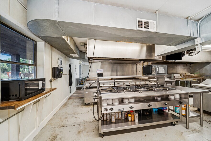 More Photos Of 29301 Hwy 82 Hwy, Park Hill Restaurant For Sale