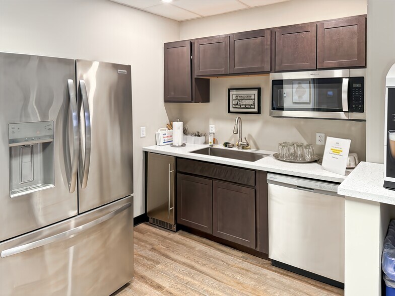 More Photos Of 401 New Karner Rd, Albany Coworking Space