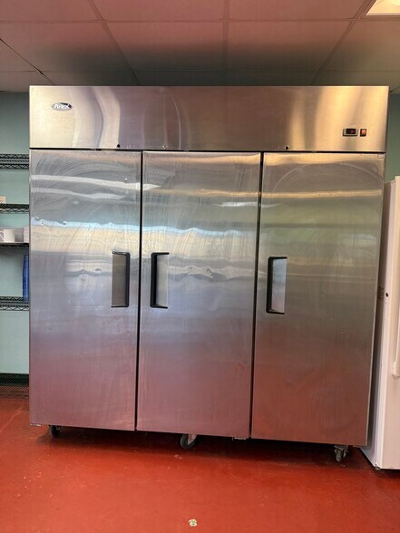 More Photos Of 16677 US Highway 77, Springer Restaurant For Lease